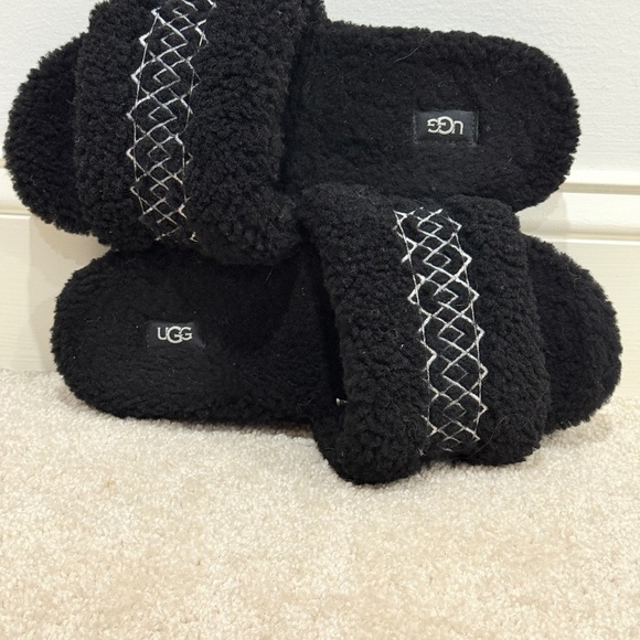 UGG Shoes - UGG Women’s Fluffy Slide Slippers – Black And White